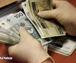 Pieniądze za wolność. Kobieta straciła oszczędności
