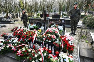 Kołobrzeg: Uroczystości ku czci Sebastiana Karpiniuka w 15. rocznicę katastrofy smoleńskiej