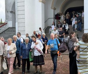 Ruszyła 47. Pielgrzymka Diecezji Radomskiej na Jasną Górę. Modlitwa i śpiew
