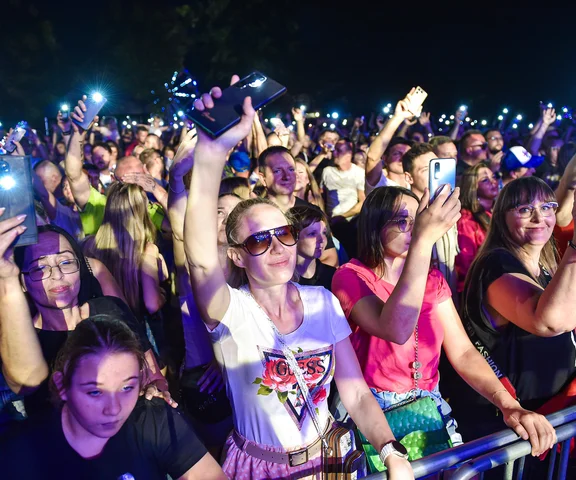 Tłumy! MEZO, C-BOOL, Magdalena Narożna  na Summer on Tour