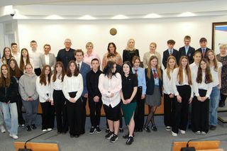 Młodzież z siedleckiej Szóstki debatowała w magistracie z przedstawicielami innych siedleckich szkół