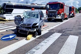 Myślał, że się wyrobi. Wjechał prosto w autokar! W środku były 23 osoby