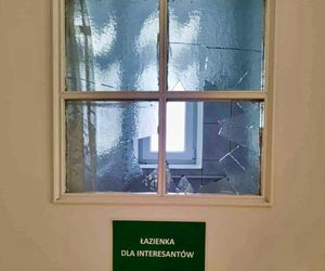 Horror w Centrum Pomocy Socjalnej. Kobieta uciekła przed napastnikiem do łazienki. To nie był koniec