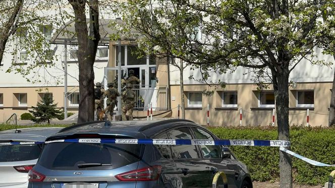 Kontrterroryści w liceum w Warszawie! Teren odgrodzony. Co się dzieje?