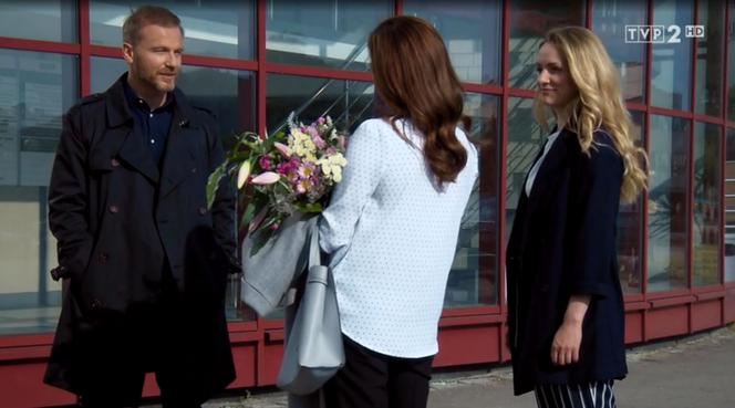 M jak miłość, odc. 1459: Andrzej (Krystian Wieczorek), Magda (Anna Mucha), Inka (Martyna Kowalik)