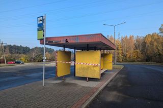 To ostatnia tego typu wiata w Olsztynie. Dawniej były niemal na każdym przystanku [ZDJĘCIA]