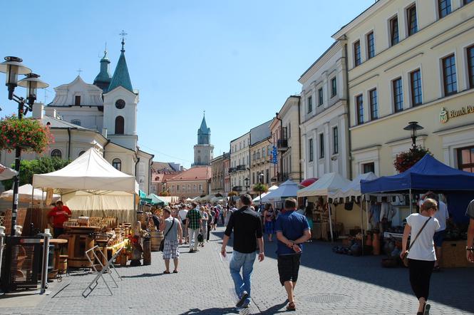 Koniec reklamowego chaosu na deptaku. Zmienią się szyldy, a nawet lodówki