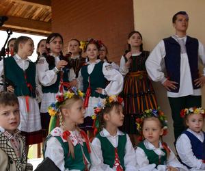 Takie tłumy na MAJÓWCE w Gminie Mirzec! Zabawa na całego i zespół BACIARY