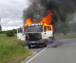 Ciężarówka w płomieniach