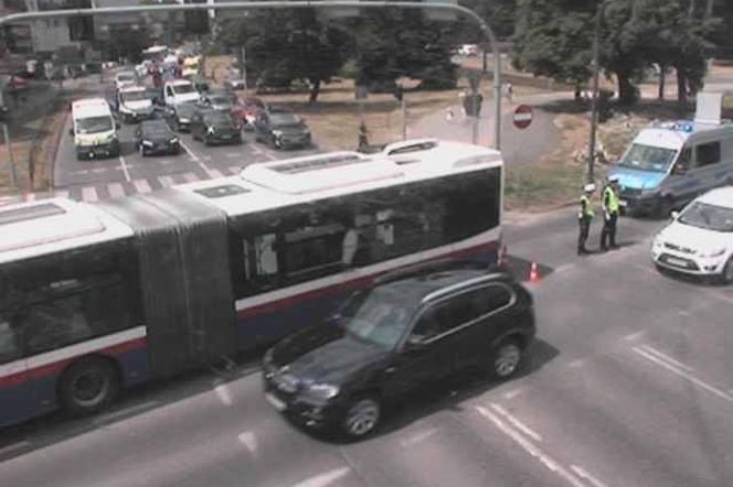 W Bydgoszczy kierowca autousu miejskiego uderzył w audi. Niemal w tej samej chwili zdarzył się drugi wypadek