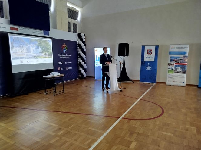 W budynku BCU nr 2 w Siedlcach znajduje się duża hala i 11 sal szkoleniowych, które zostały bardzo nowocześnie wyposażone.