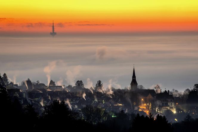 Dziwna mgła krąży po świecie? Teorie konspiracyjne w sieci