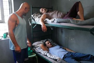 Barwy szczęścia, odcinek 3106: Mariusz w więzieniu zdobędzie szacunek wśród osadzonych! Pokaże, na co go stać - ZDJĘCIA