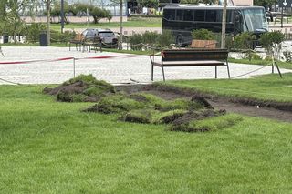 Absurd roku w Warszawie. Zrywają zieleń na nowym pl. Centralnym. Zamiast niej będzie beton