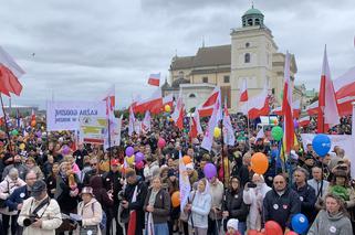 Ulicami Warszawy przeszedł Narodowy Marsz Życia i Rodziny pod hasłem „Tato - bądź, prowadź, chroń”!