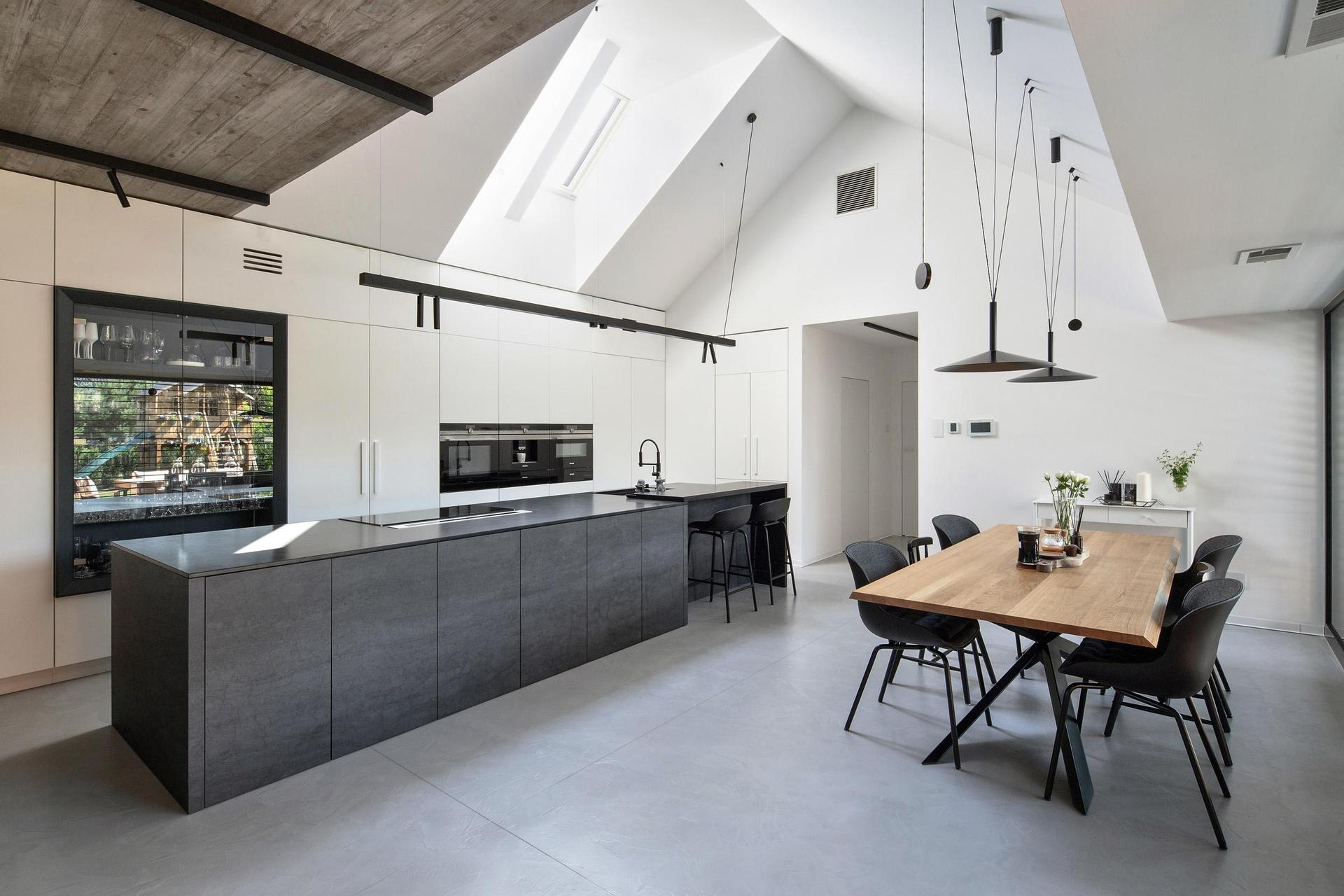 Szary dom w Świerczyńcu koło Tychów