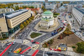 Warszawa zazielenia betonowy plac. Drzewami z Niemiec. Po 14 tys. zł za sztukę 