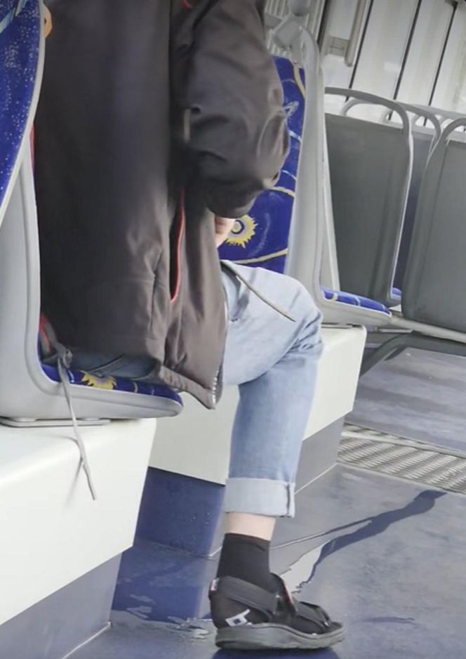 Oddał mocz w toruńskim tramwaju. Wszystko się nagrało