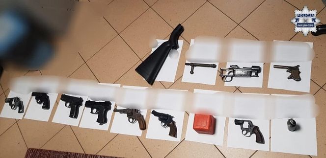 57-latek terroryzował ludzi w centrum miasta. W jego mieszkaniu znaleźli prawdziwy arsenał