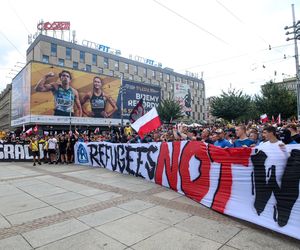 Protest przeciwko imigrantom.Tysiące kibiciów na ulicach Katowic