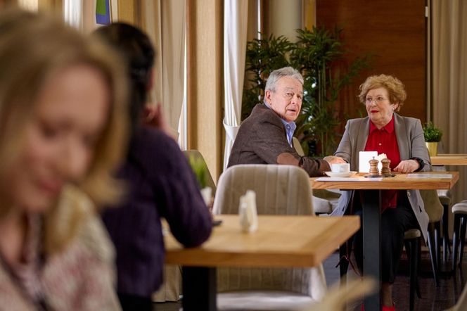 Na Wspólnej odc. 4013. Łucja Agier (Magdalena Kaczmarek), Witold Strzelecki (Roch Siemianowski), Krystyna Agier (Małgorzata Knothe)