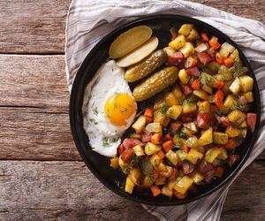 Szwedzka pyttipanna to moc smaku i aromatu. Nazwa jest trudna, ale przepis dziecinnie prosty 