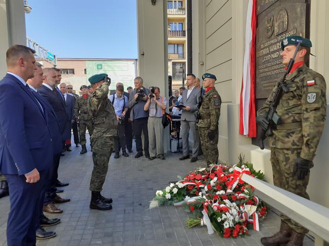 Odsłonięcie tablicy upamiętniającej 100-lecie Cudu nad Wisłą