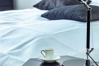 Czarne dodatki w sypialni: jak je dobrać, aby upiększały wnętrze?