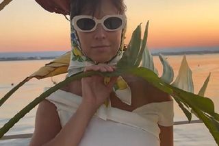 Barwy szczęścia. Regina zniknie z serialu? Kamila Kamińska wróciła na Sycylię w ciąży - ZDJĘCIA