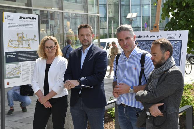 Spacer z Trzaskowskim po centrum Warszawy, Rewolucja na rondzie Dmowskiego się dokonała