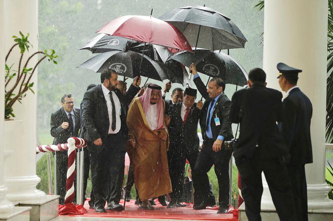 Dramat króla Arabii Saudyjskiej! Spadł deszcz