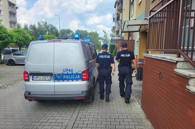 2-latek zamknął matkę na balkonie! Niecodzienna sytuacja w Wolsztynie