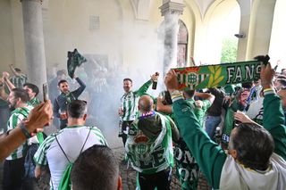 Kibice opanowali Wrocław. Tak wygląda stolica Dolnego Śląska w dniu finału Ligi Konferencji