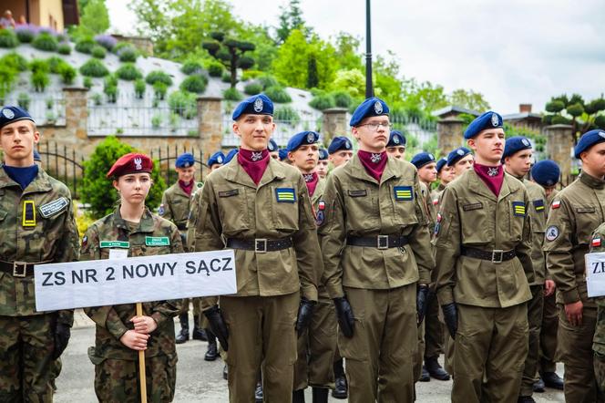 Uczniowie ZS nr 2 podczas Przeglądu Musztry Klas Mundurowych w Gromniku