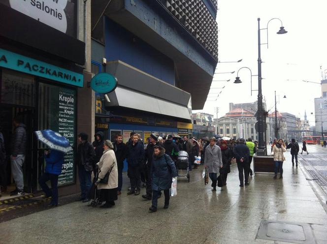 Ogromne kolejki po pączki! Rekordziści stoją po nie godzinami