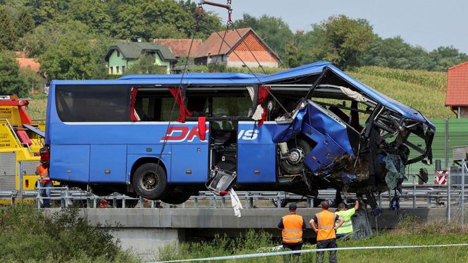 Podnoszenie wraku. Wypadek polskiego autokaru w Chorwacji