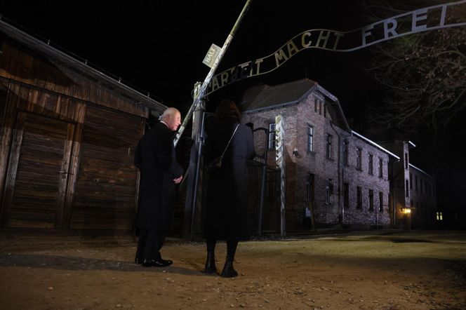 Karol III uczcił w Auschwitz pamięć ofiar Holokaustu