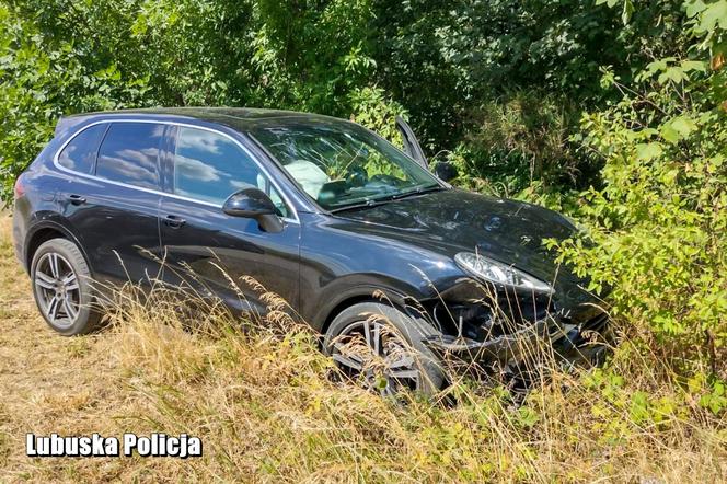 21-latek staranował radiowóz kradzionym porsche