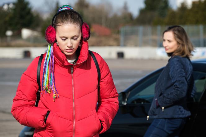 Na Wspólnej odc. 3258. Daria (Patrycja Topajew), koleżanka z firmy (Angelika Olszewska)