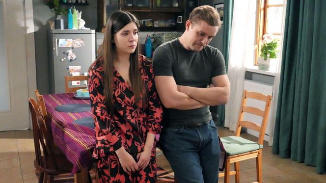 	Barwy szczęścia, odcinek 3056: Hubert (Marek Molak), Agata (Natalia Zambrzycka) 