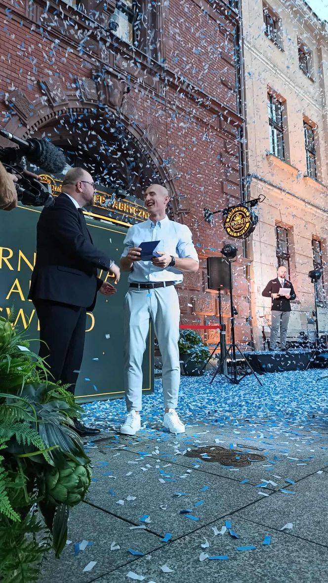 Mirosław Ziętarski z Katarzynką w Piernikowej Alei Gwiazd