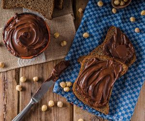 Słodkie kanapki podaję z domowym kremem czekoladowym. Wystarczy blender i 5 składników 