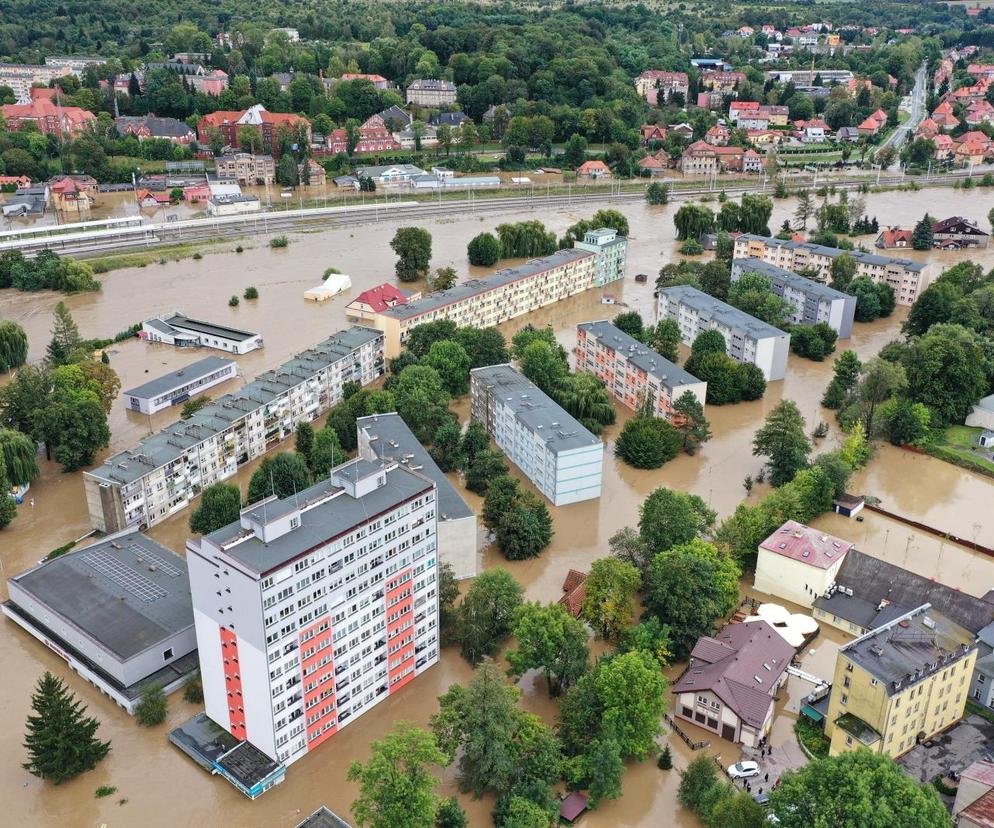 Czy wały przeciwpowodziowe zostaną wysadzone? Jasna deklaracja szefa MON