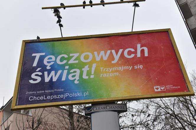 "Tęczowych Świąt"! Kontrowersyjny billboard w Toruniu