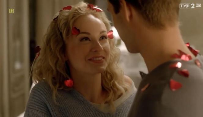 O mnie się nie martw 9 sezon, odcinek 12: Zaręczyny Pawła i Sylwii w płatkach róż - WIDEO