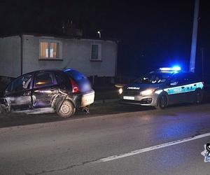 Wjechał w mur oddzielający drogę od koryta rzeki. Był kompletnie pijany [ZDJĘCIA]