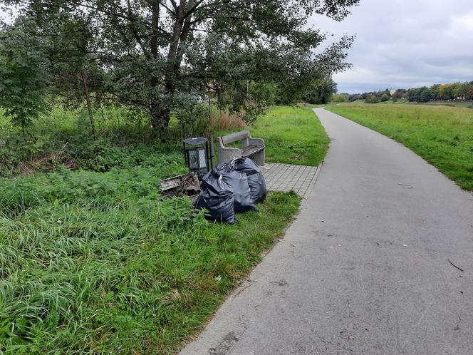 Więźniowie pomagali sprzątać Przemyśl. Zebrano 5 ton śmieci! [ZDJĘCIA]