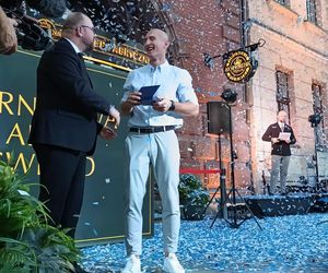 Mirosław Ziętarski z Katarzynką w Piernikowej Alei Gwiazd