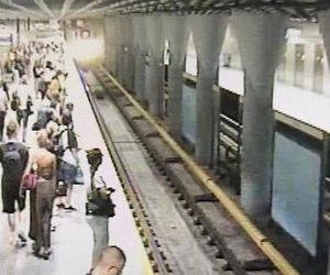 Próbował wepchnąć kobietę pod pociąg metra. Szokujące sceny w Warszawie