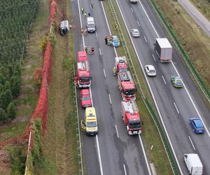 Wypadek busa na S7 pod Grójcem. 11 osób rannych, w akcji śmigłowiec LPR